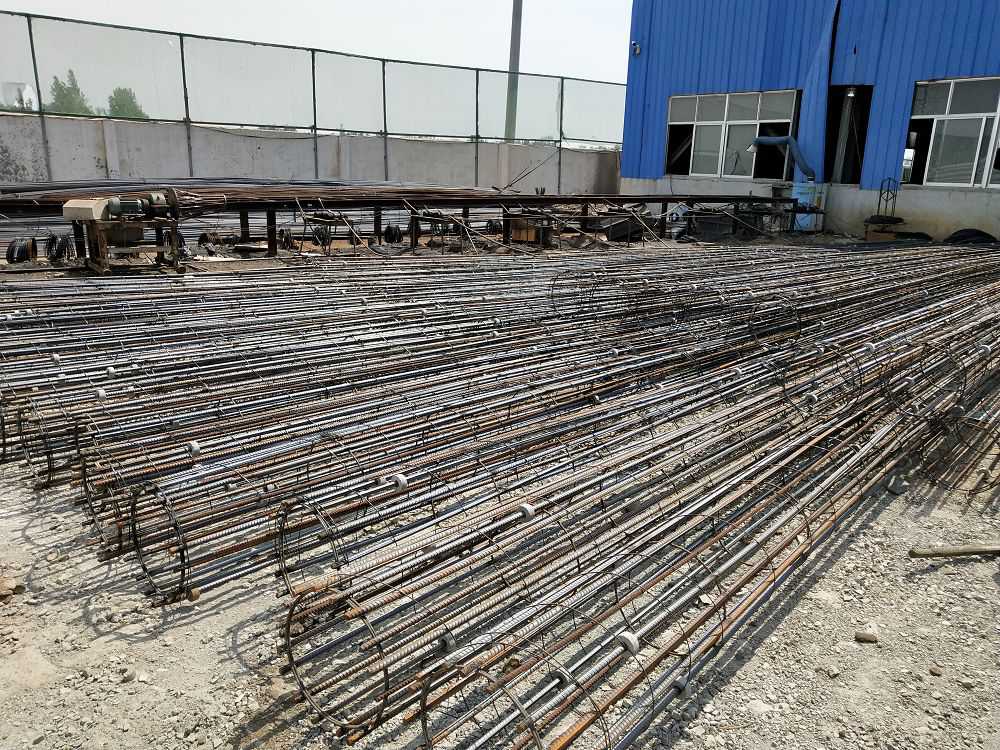 Non-prestressed steel bar cage