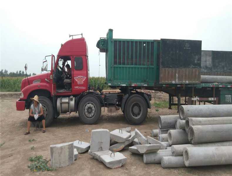 Sending 80 large ten-meter poles and 40 ground anchor stones to the Hubei Laohekou project department